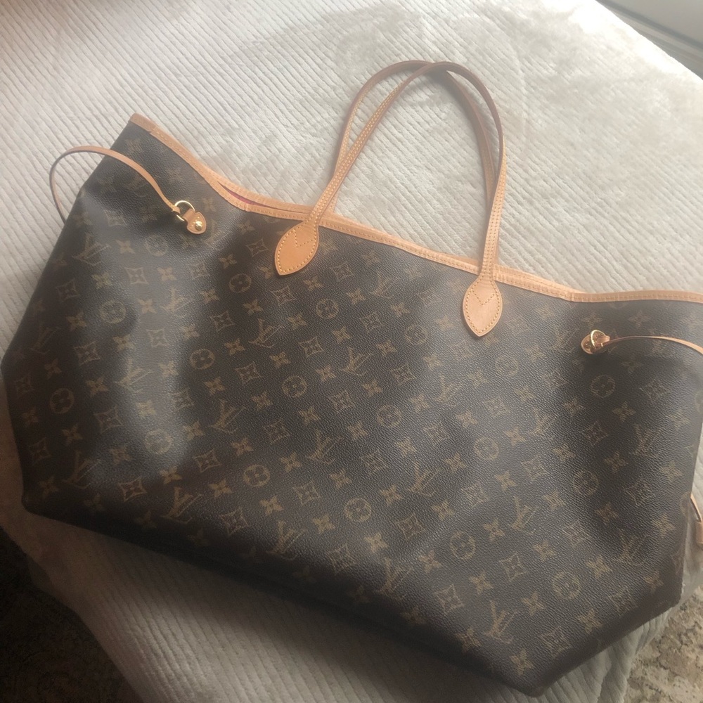 Louis Vuitton NF NM - LIKE NEW CONDITION